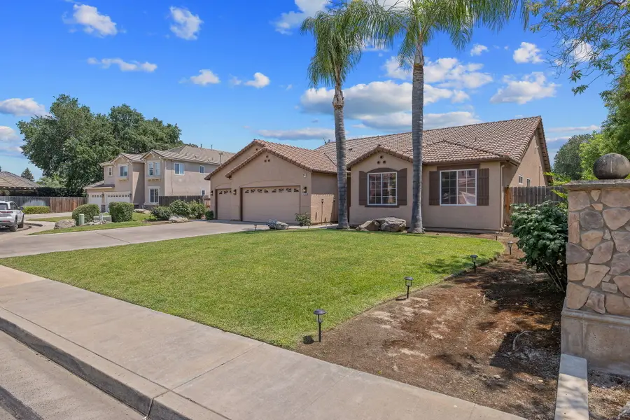 2212 N Kent Court, Visalia, CA 93291 - #3