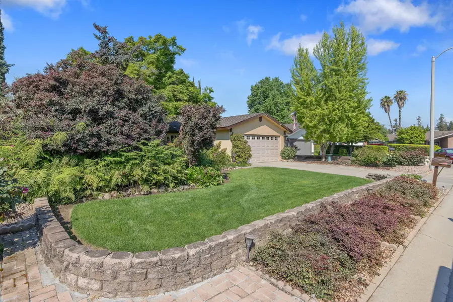 1009 S Rova Court, Visalia, CA 93277 - #2