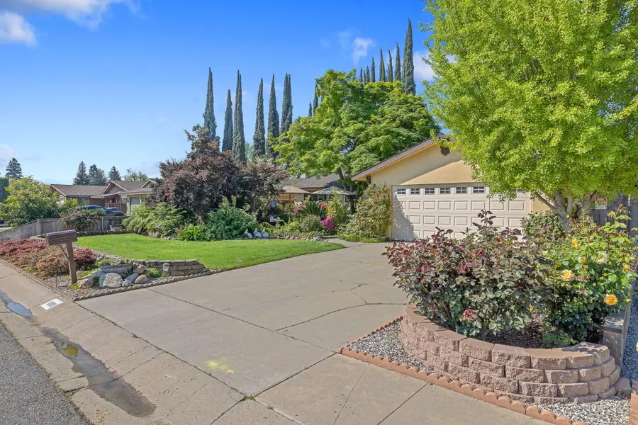 1009 S Rova Court, Visalia, CA 93277 - #3