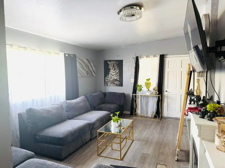 436 W Strother Avenue, Fresno, CA 93706 - #3