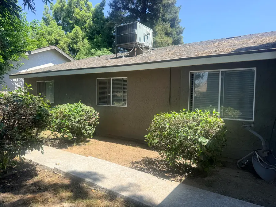 851 N Crenshaw Street, Visalia, CA 93291 - #2