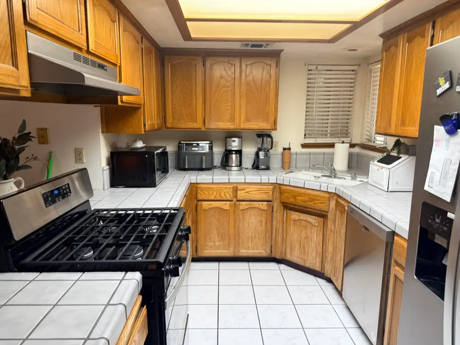 851 N Crenshaw Street, Visalia, CA 93291 - #3