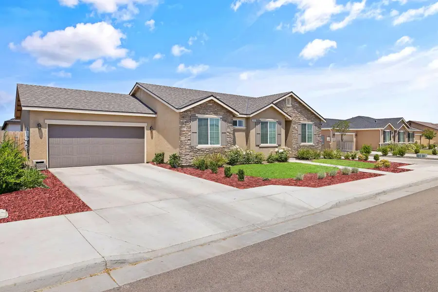 2080 Bolton Avenue, Tulare, CA 93274 - #3