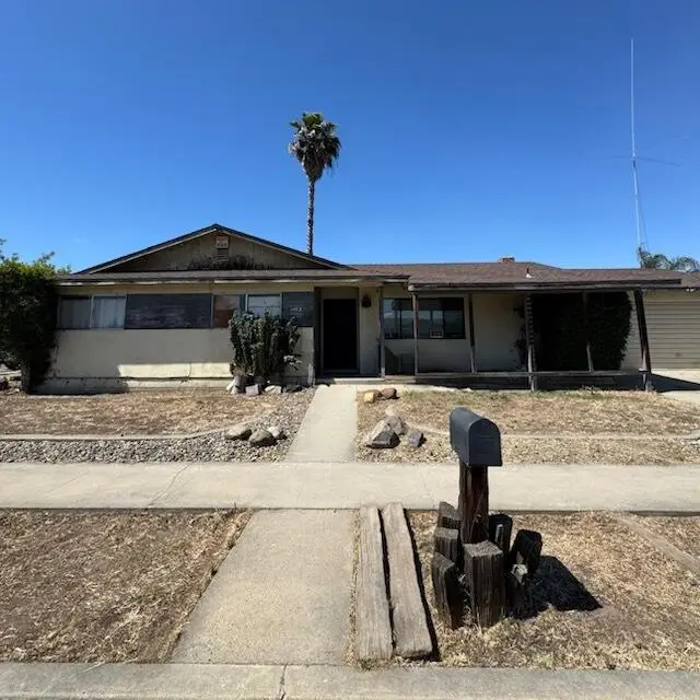 1482 E Walnut Avenue, Tulare, CA 93274 - #1