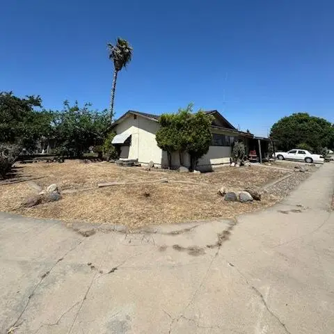 1482 E Walnut Avenue, Tulare, CA 93274 - #3