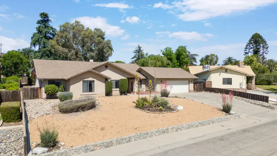 25 Fairway Drive, Porterville, CA 93257 - #3