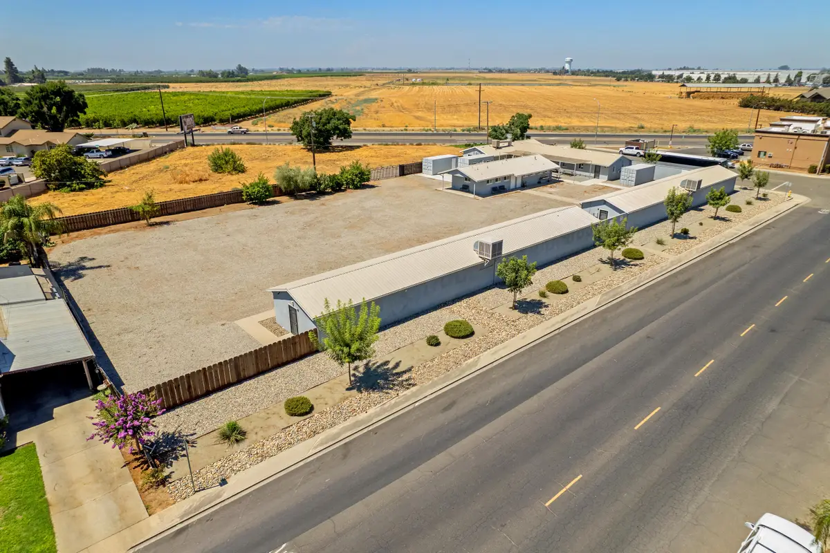 636 W Kern Street, Dinuba, CA 93618 - #1