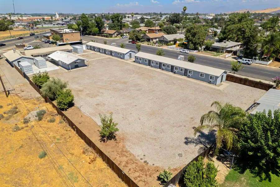 636 W Kern Street, Dinuba, CA 93618 - #3
