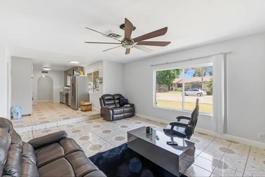 1529 W Wren Avenue, Visalia, CA 93291 - #2