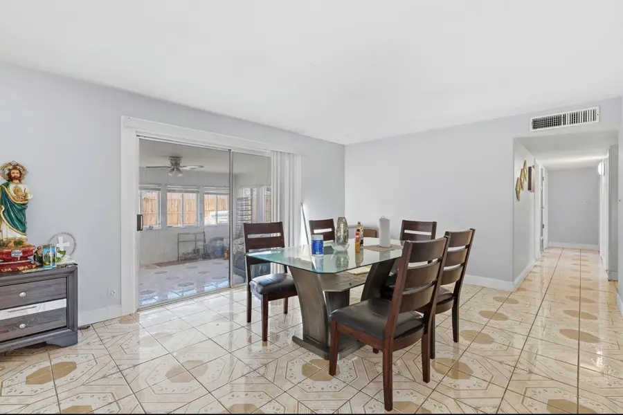 1529 W Wren Avenue, Visalia, CA 93291 - #3