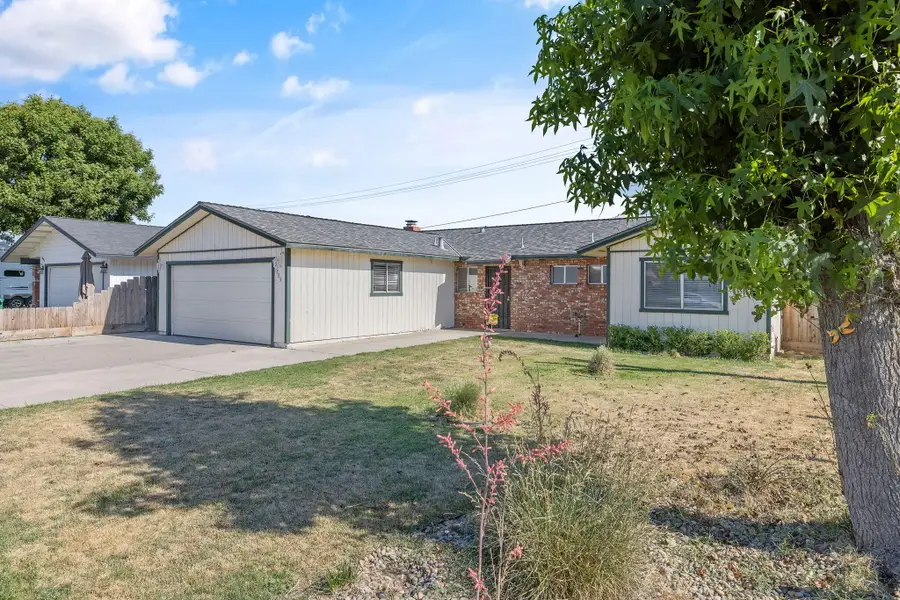 883 Clover Lane, Hanford, CA 93230 - #2