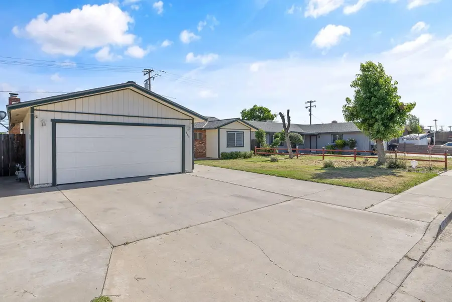 883 Clover Lane, Hanford, CA 93230 - #3