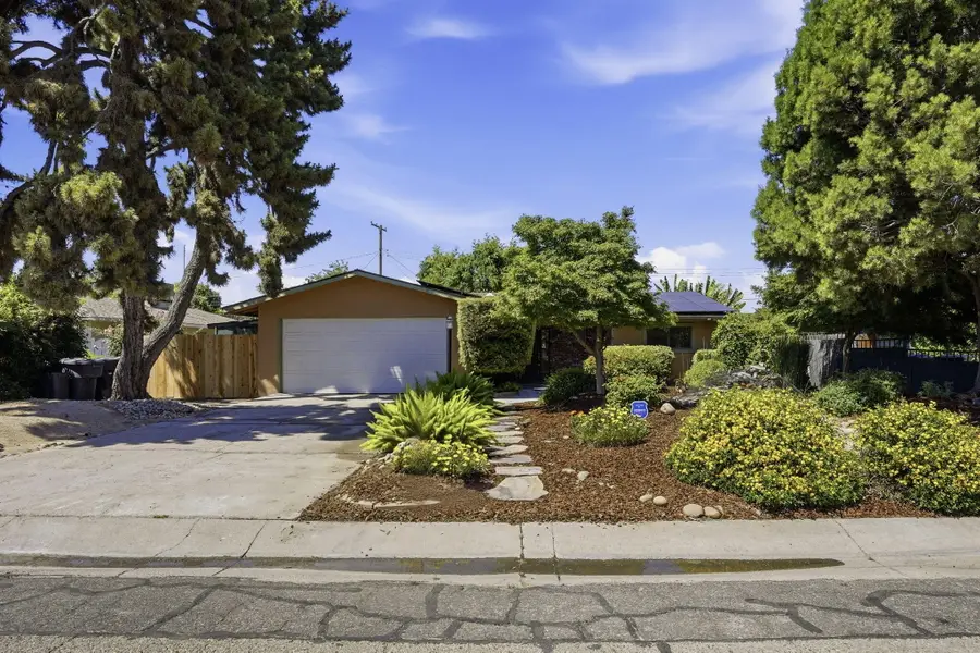 4020 W Judy Avenue, Visalia, CA 93277 - #2