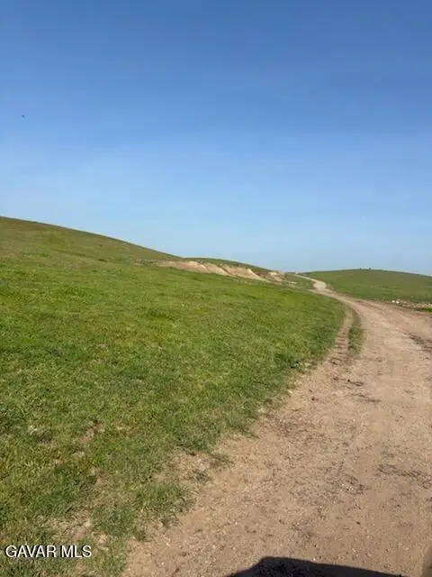 Kings Rd, Lost Hills, CA 93249