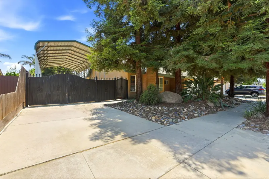 247 E Kennedy Avenue, Tulare, CA 93274 - #2