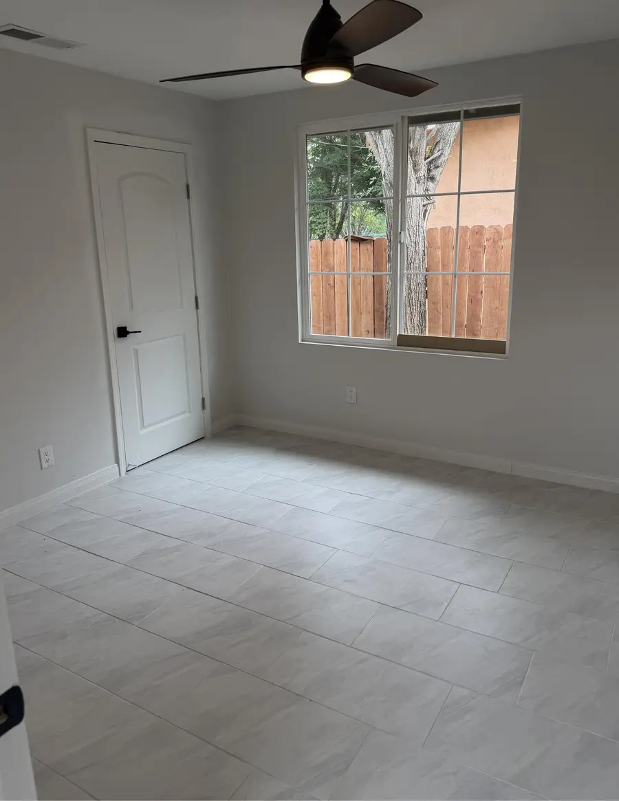925 Jeffrey Street, Bakersfield, CA 93305 - #2