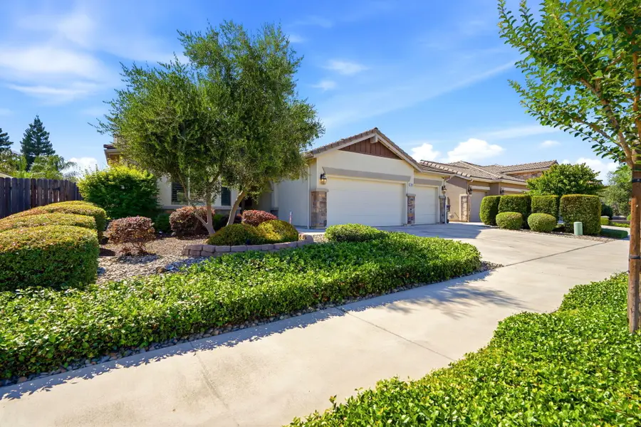 3245 S Meadowbrook, Visalia, CA 93292 - #3