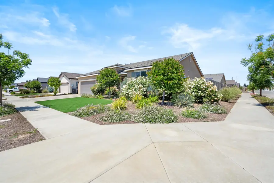 2334 E Monte Vista Avenue, Visalia, CA 93292 - #2
