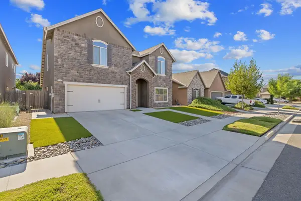 2305 N Fairway Court, Visalia, CA 93291