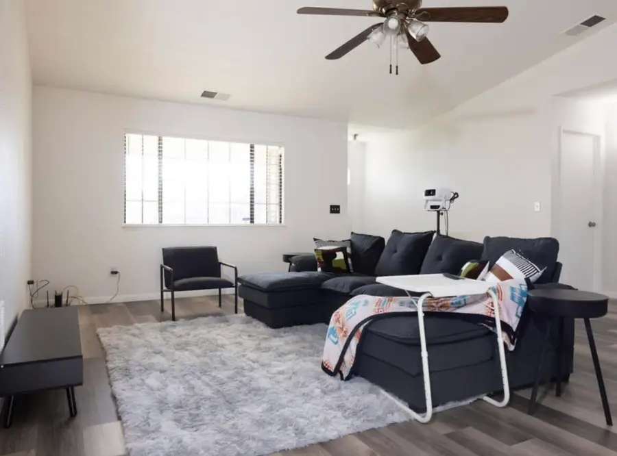 561 Wellington Place, Porterville, CA 93257 - #3