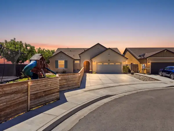 1383 E Donnybrook Place, Hanford, CA 93230
