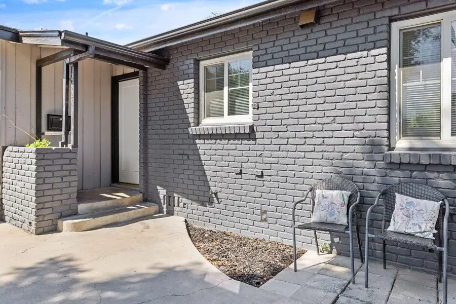 2424 W Fairview Court, Visalia, CA 93277 - #2