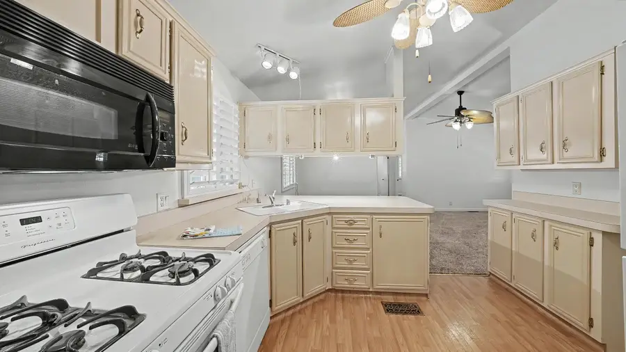 5031 W La Vida Avenue #95, Visalia, CA 93277 - #2