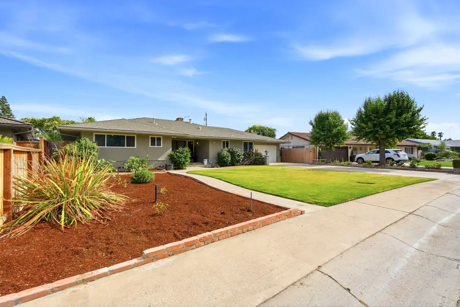 3109 W Harvard Avenue, Visalia, CA 93277 - #3