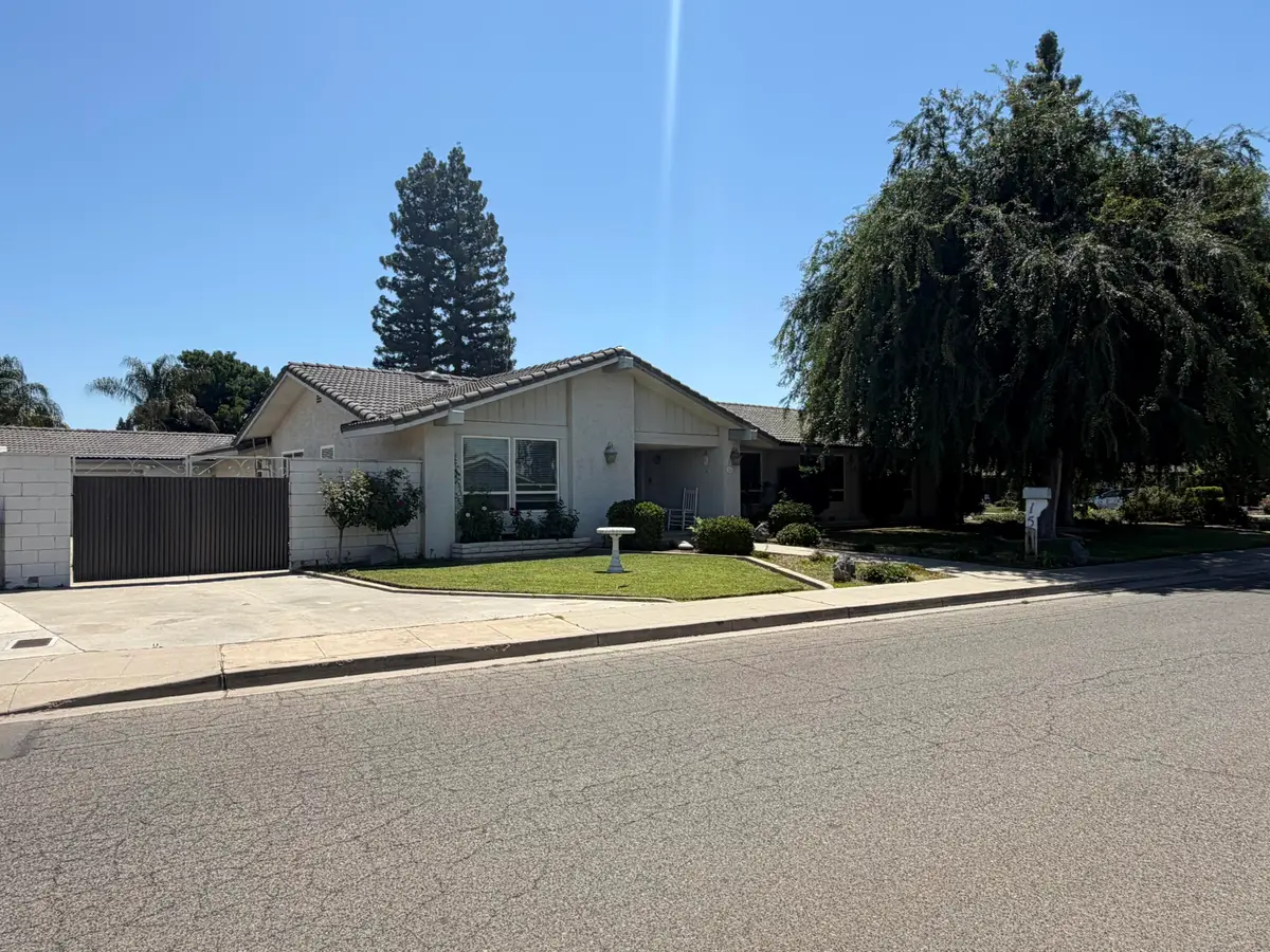 1546 S Wellsley Street, Visalia, CA 93277 - #1