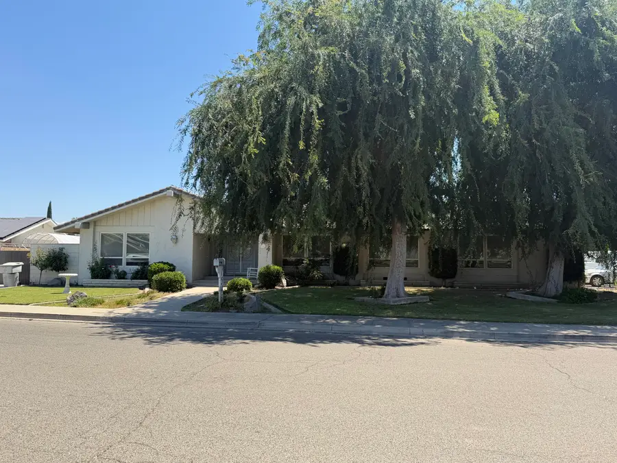 1546 S Wellsley Street, Visalia, CA 93277 - #2