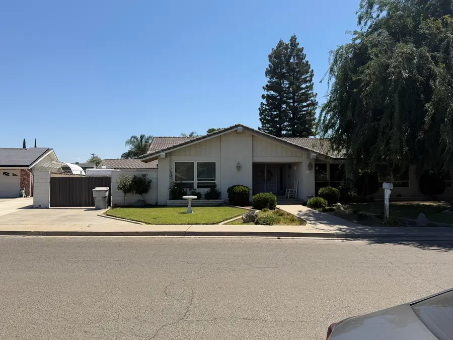 1546 S Wellsley Street, Visalia, CA 93277 - #3