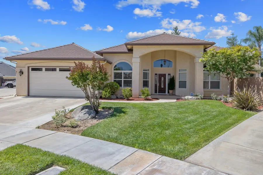 760 Saint James Court, Exeter, CA 93221 - #2