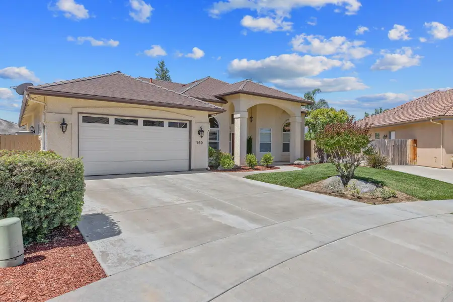 760 Saint James Court, Exeter, CA 93221 - #3