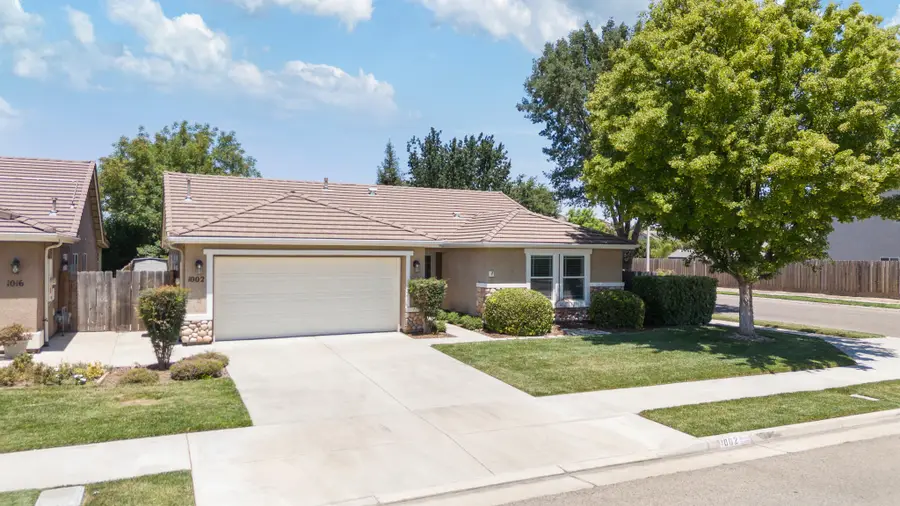 1002 W Westmont Court, Visalia, CA 93277 - #3