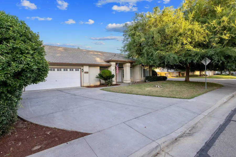 1350 S Grand Street, Visalia, CA 93292 - #2