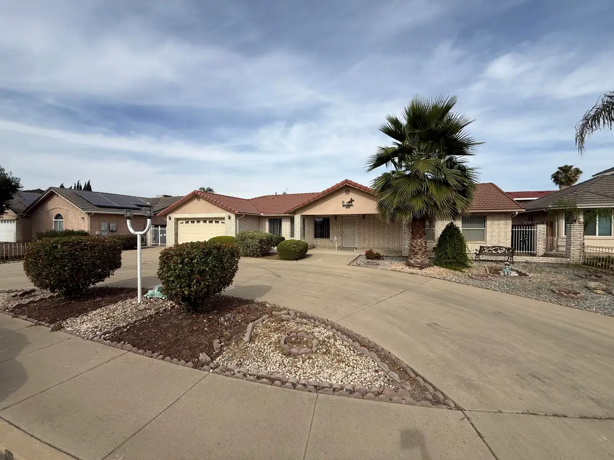 826 Michael Lynn, Lindsay, CA 93247 - #1