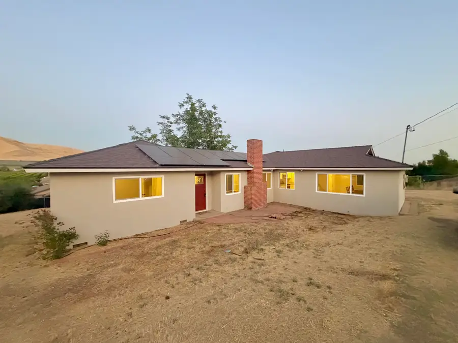 1112 N Harvard Avenue, Lindsay, CA 93247 - #2