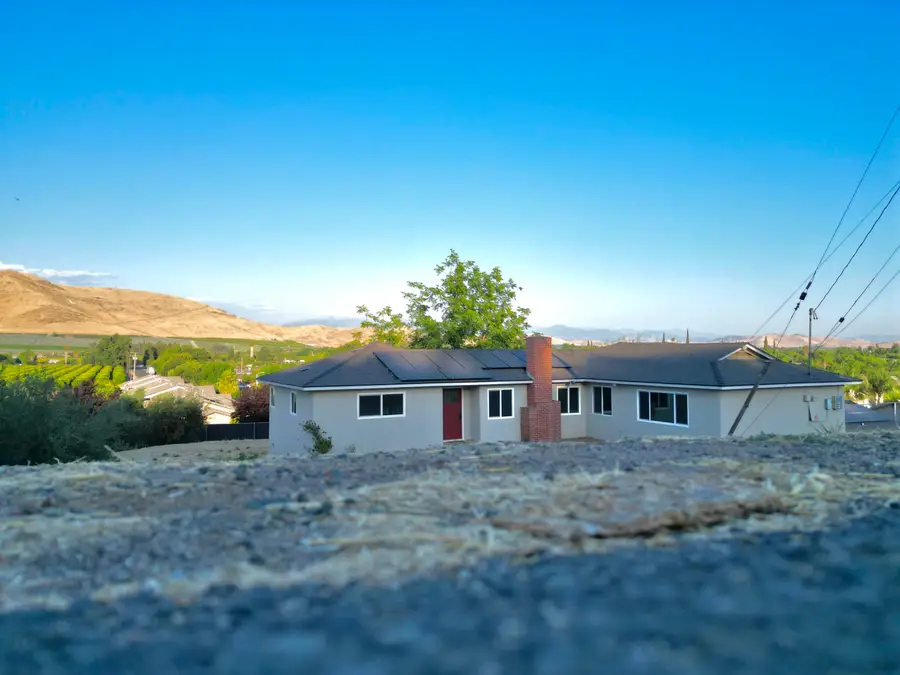 1112 N Harvard Avenue, Lindsay, CA 93247 - #3