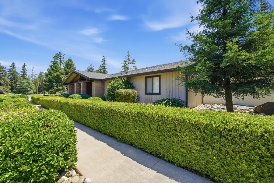 445 E Chevy Chase Drive, Tulare, CA 93274 - #3