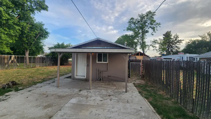 301 W Braden Avenue, Hanford, CA 93230 - #2