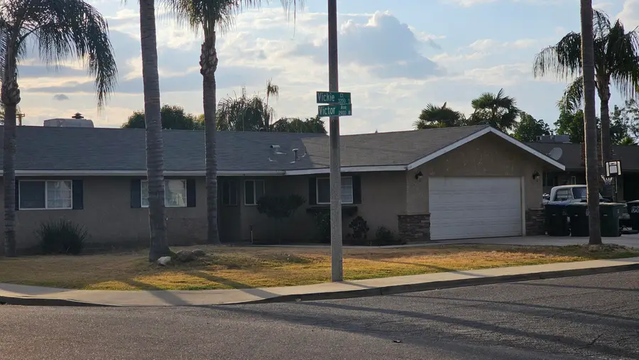 3211 S Vickie Court, Visalia, CA 93277 - #2