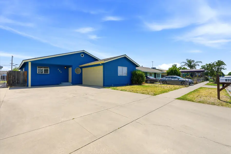 632 S T Street, Tulare, CA 93274 - #3