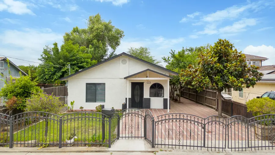 233 W River Avenue, Porterville, CA 93257 - #2