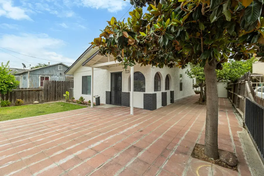 233 W River Avenue, Porterville, CA 93257 - #3