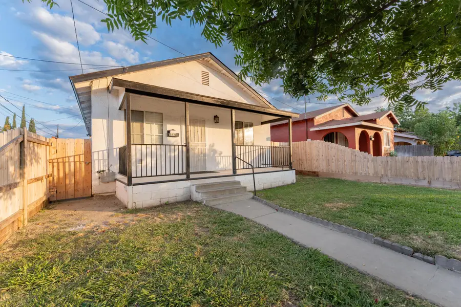 144 E Lewis Street, Lindsay, CA 93247 - #3