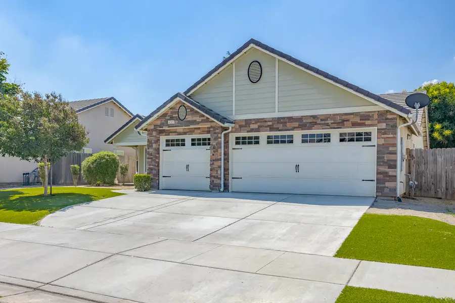 4205 W Buena Vista Avenue, Visalia, CA 93291 - #3