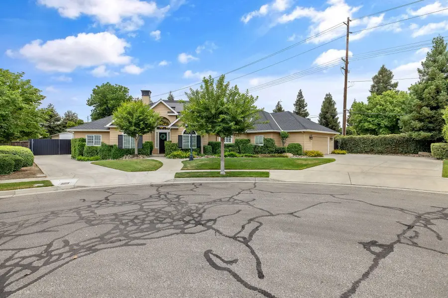 2015 S El Cajon Court, Visalia, CA 93277 - #2