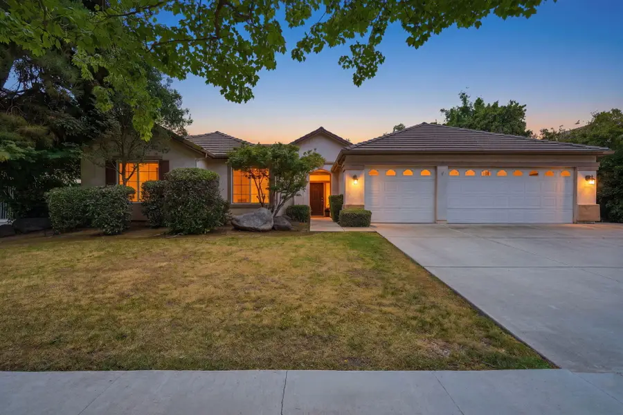 6111 W Pryor Avenue, Visalia, CA 93277 - #2