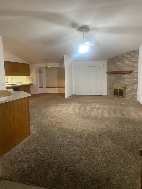 2417 Oakwood Court, Hanford, CA 93230