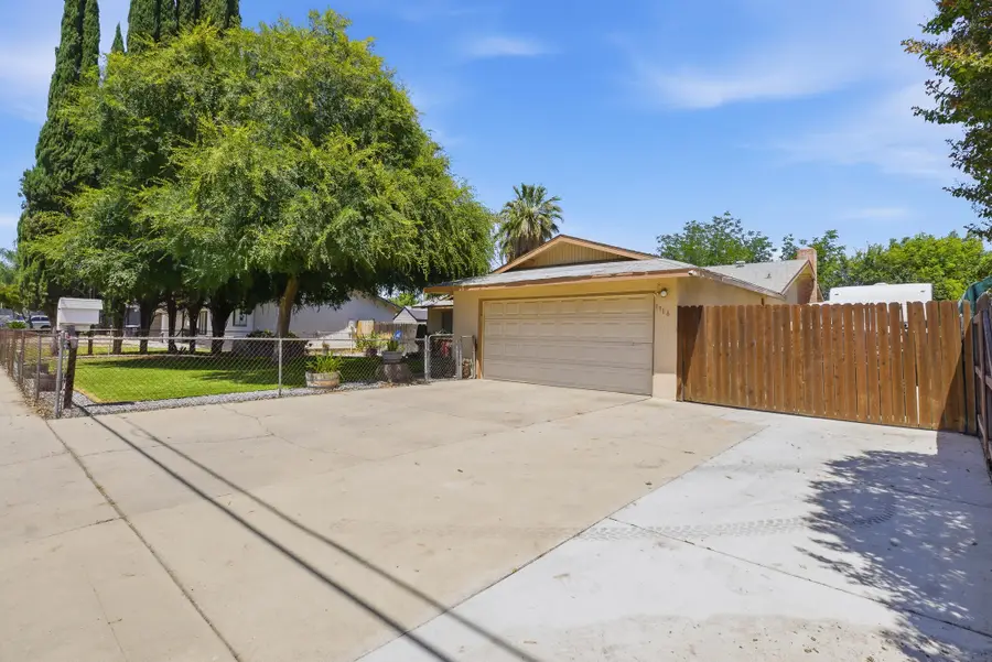 1716 S Santa Fe Street, Visalia, CA 93292 - #3